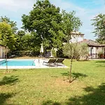 Дом отдыха Spacieuse Avec Piscine Privee *