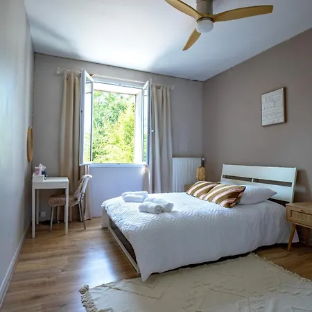 Prázdninový dům Spacieuse Avec Piscine Privee