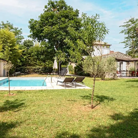Nyaraló Spacieuse Avec Piscine Privee *