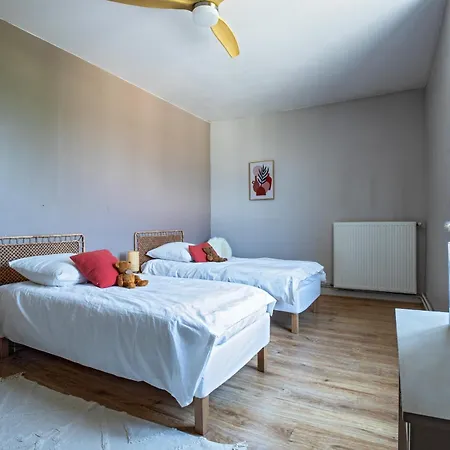 Nyaraló Spacieuse Avec Piscine Privee