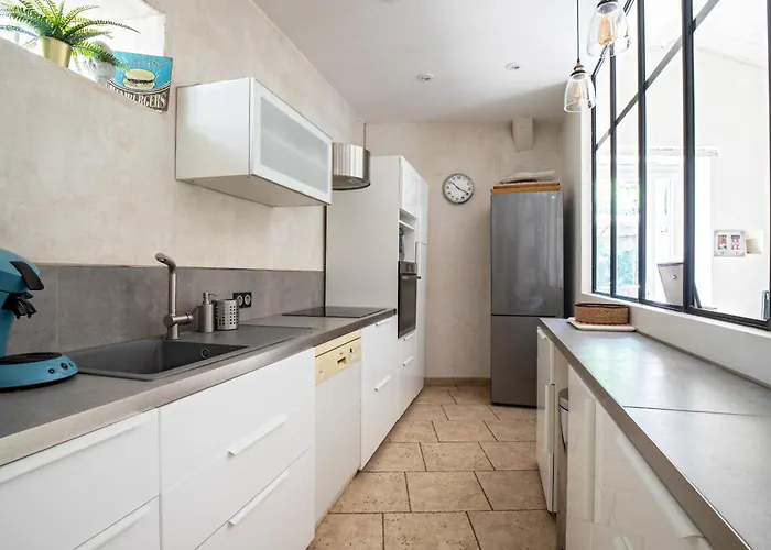 Holiday home Spacieuse Avec Piscine Privee *