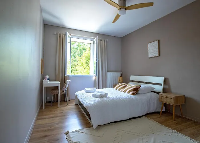 Holiday home Spacieuse Avec Piscine Privee