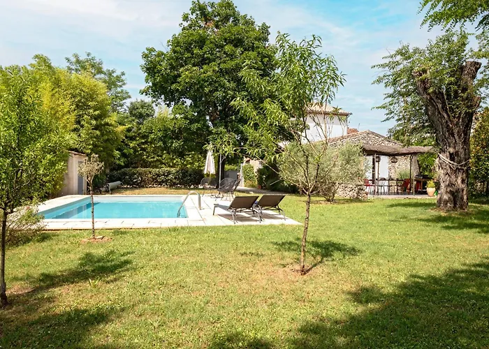 Holiday home Spacieuse Avec Piscine Privee *